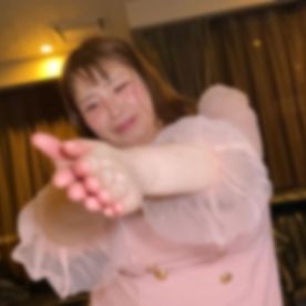 ※5/8まで初回限定70％OFF※【顔出し】2本の肉棒をお口でご奉仕して、射精させてくださいという問いに測定不能Kカップ越えの爆乳人妻の対応は？